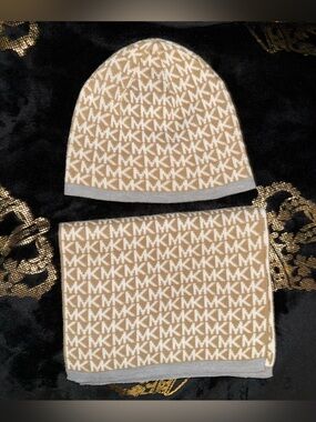 Michael Kors Hat Scarf Set Preowned